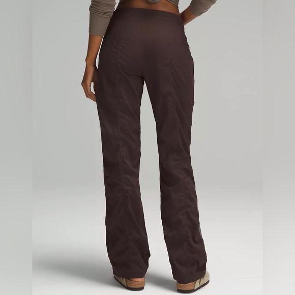 Lululemon Dance Studio Mid-Rise Pant
Regular color espresso woman’s size 0 to 14 - Picture 4 of 10